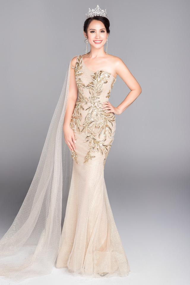 "Lựa chọn sống “thật” chưa bao giờ là quyết định dễ dàng. Nó cần thời gian, trải nghiệm sống, tự tin, an nhiên với chính mình và có khi có cả sự ngông nữa" - Ngọc Khánh chia sẻ.