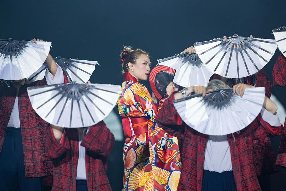 Phần hình ảnh của liveshow Tri Âm cũng được Ban Tổ Chức đầu tư kỹ lưỡng để mang đến cho người xem những trải nghiệm không thể quên tại Tri Âm. Mỹ Tâm hóa thân thành nhiều hình tượng khác nhau trong liveshow.