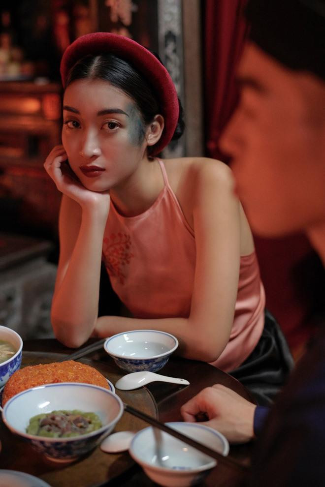 Đỗ Mỹ Linh thực sự đã khiến khán giả phải bất ngờ vì khả năng diễn xuất đúng chất ngô nghê của một nàng Thị Nở trong MV "Hết thương cạn nhớ".