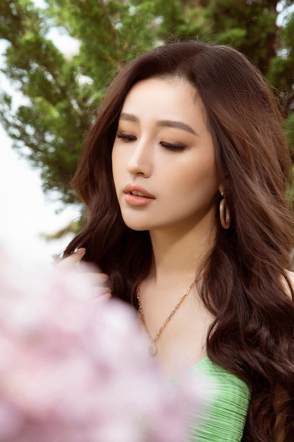 Thần thái xinh đẹp và quyến rũ của Mai Phương Thúy ở tuổi 33 vẫn luôn khiến cho người hâm mộ phải ngẩn ngơ.