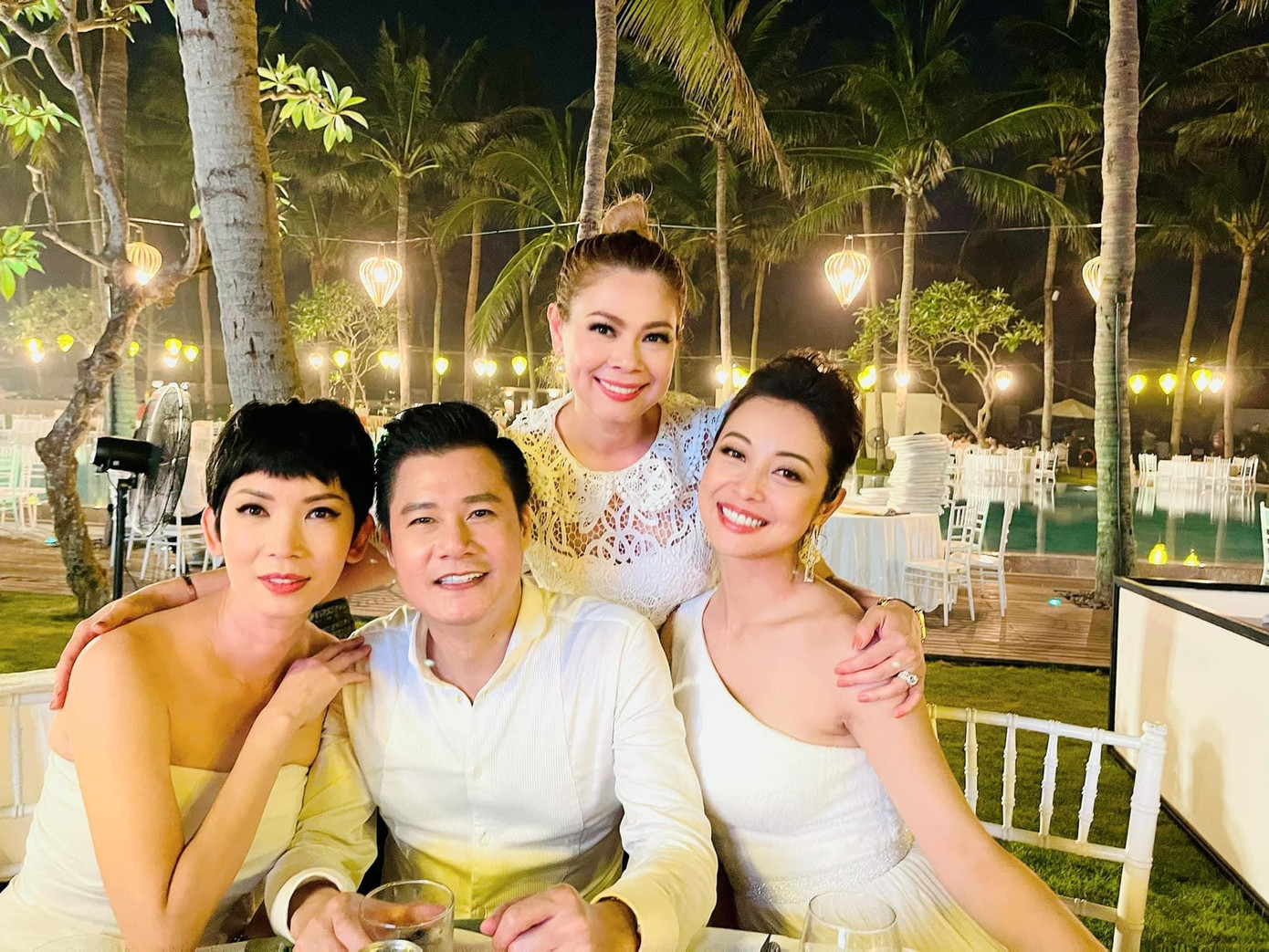 Thanh Thảo hội ngộ các đồng nghiệp thân thiết như ca sĩ Đàm Vĩnh Hưng, Như Quỳnh, Xuân Lan...