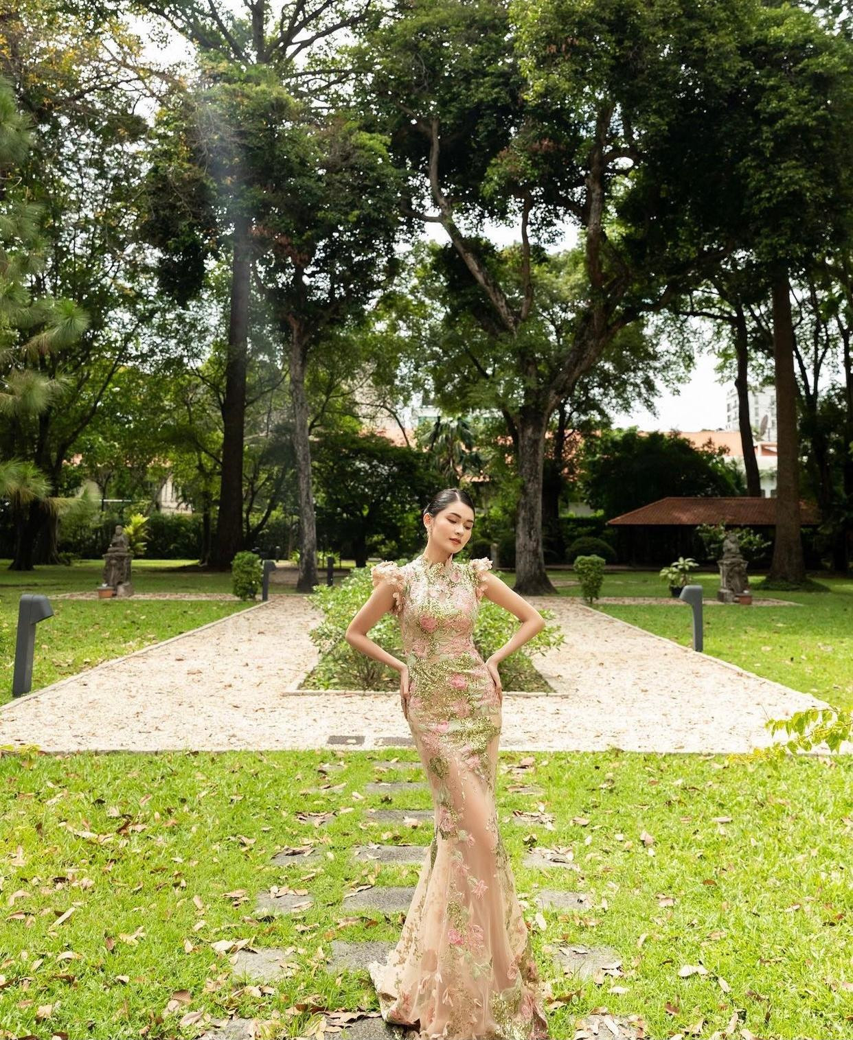 Nhan sắc của Thùy Dung tựa như nàng công chúa trong lâu đài cổ.