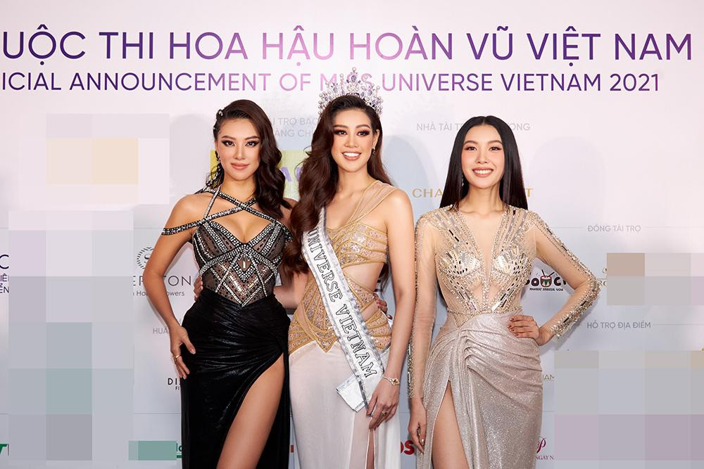 Top 3 Hoa hậu Hoàn vũ Việt Nam 2019: Hoa hậu Khánh Vân, Á hậu Kim Duyên, Á hậu Thuý Vân xuất hiện lộng lẫy trên thảm đỏ.
