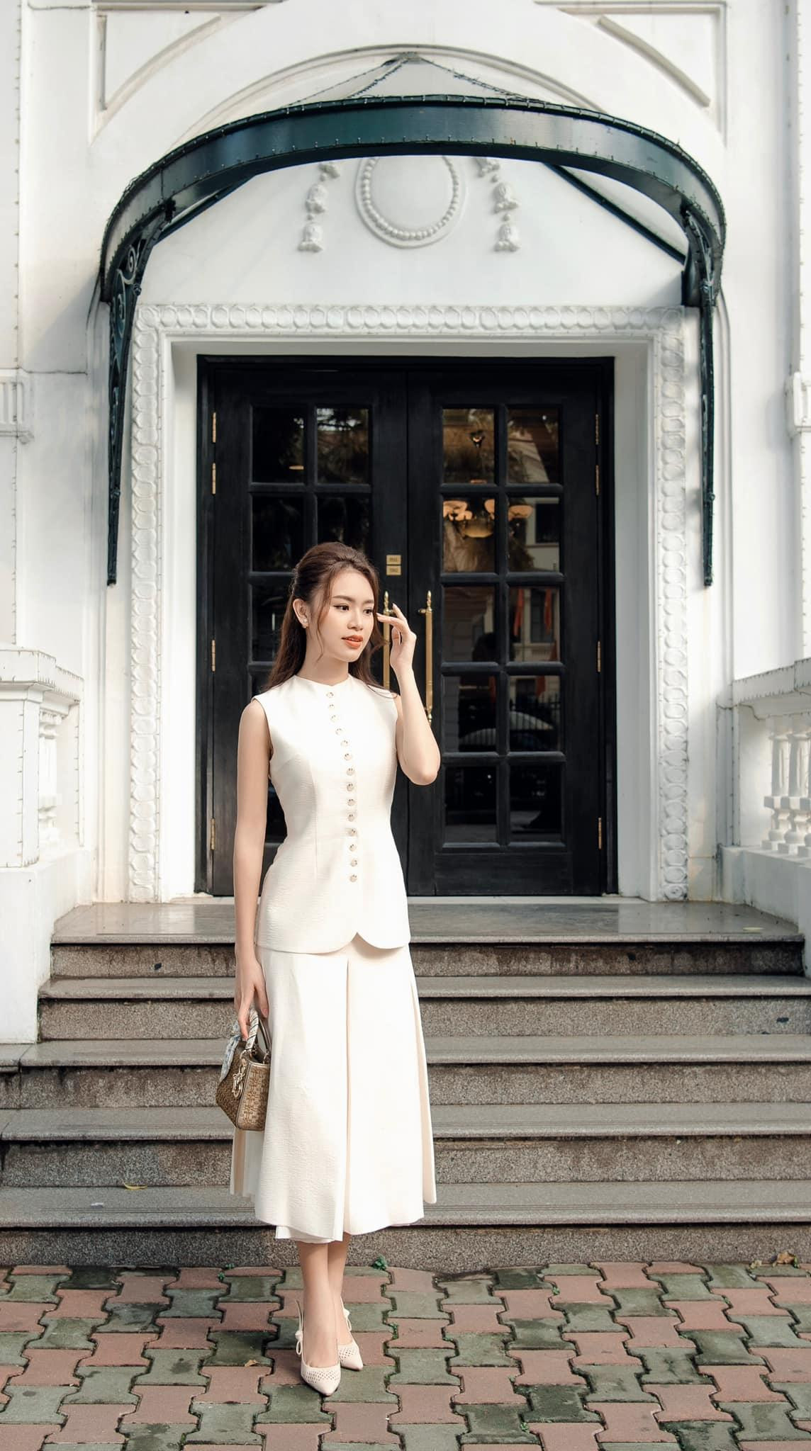 Trước đó trong năm 2020 người đẹp có dự định du học để tu nghiệp tuy nhiên do dịch bệnh COVID-19 nên cô đã tạm thời gác lại.