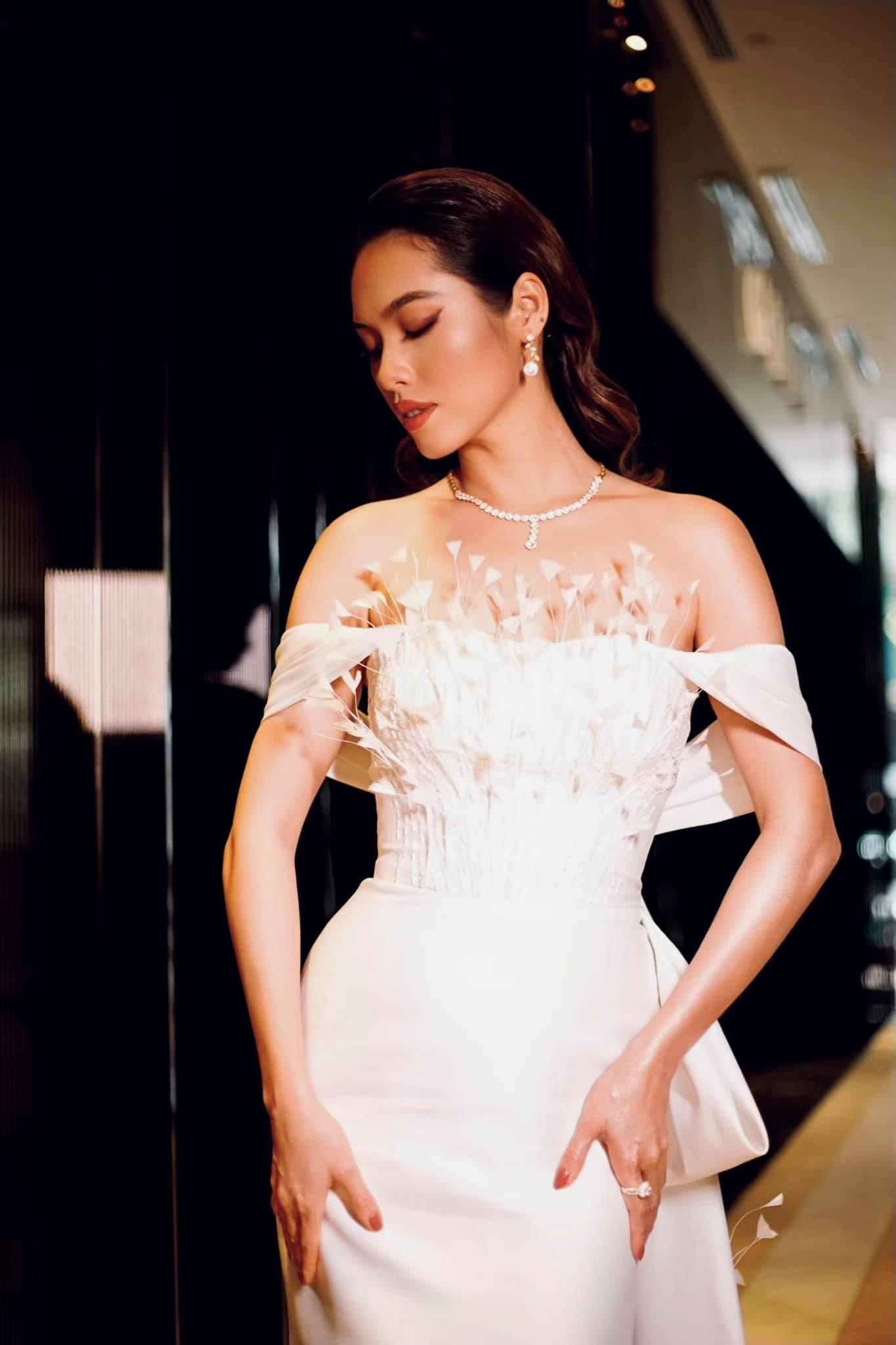 Thời gian gần đây, Hoàng My trở về Việt Nam làm việc và xuất hiện tại nhiều sự kiện.