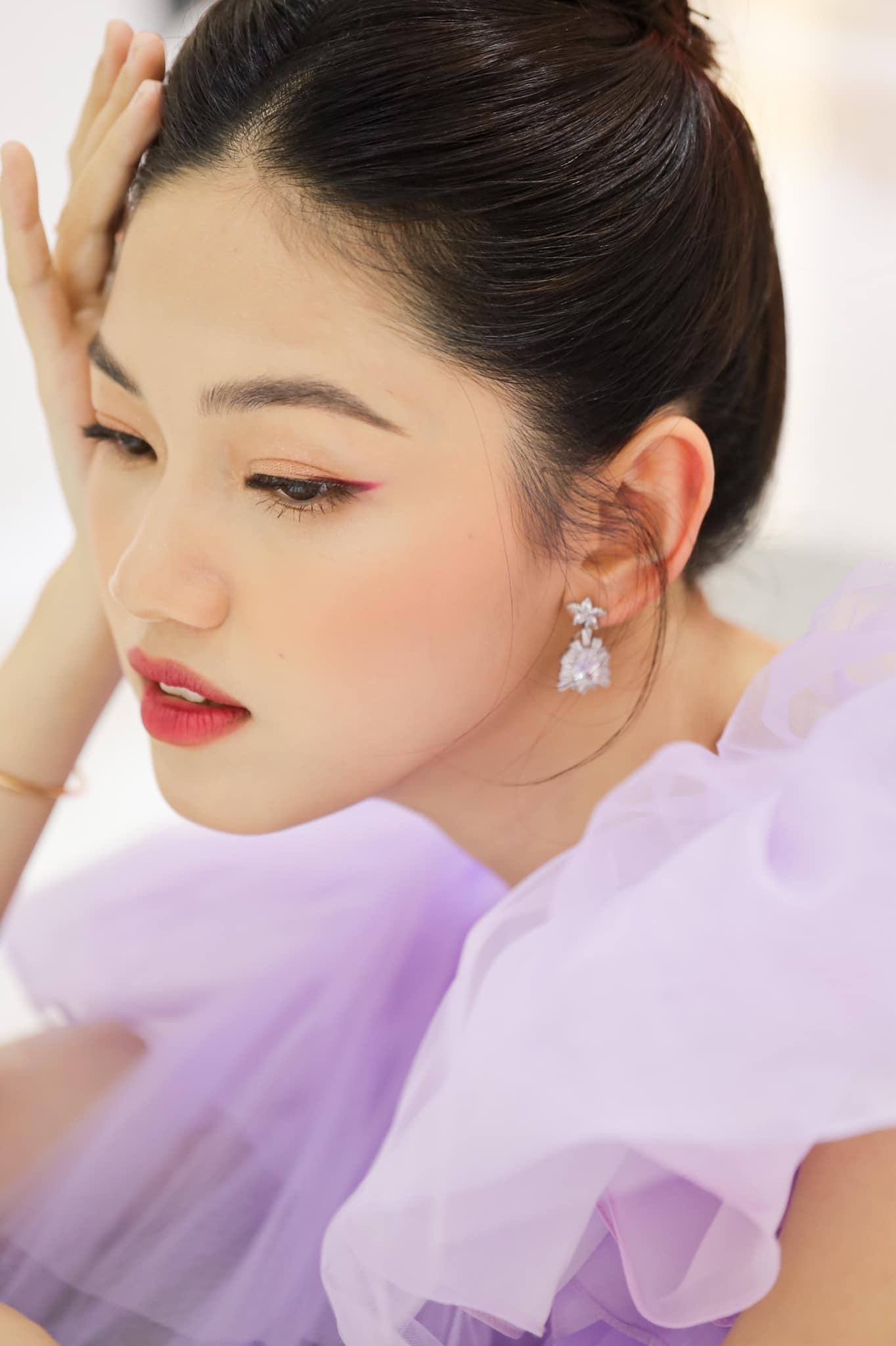 Á hậu Việt Nam 2016 chính thức bước sang tuổi 27. Hiện tại cô có cuộc sống hôn nhân viên mãn bên ông xã và cậu quý tử đầu lòng.