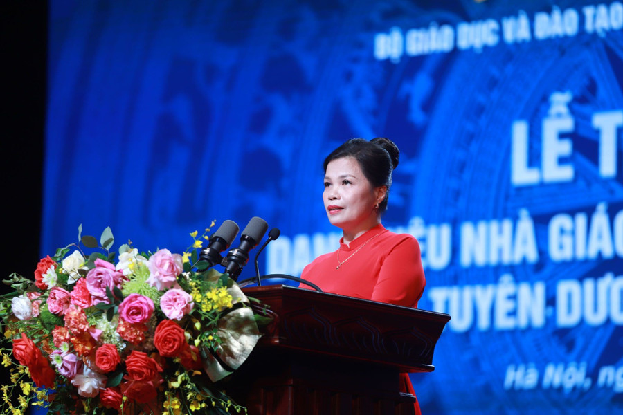 Cô Vũ Thị Hạnh - Phó Hiệu trưởng Trường THPT Chu Văn An (Yên Bái).