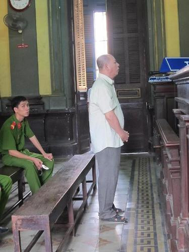 Hành vi của ông Văn Quốc Hùng khiến nhiều người căm phẫn. Hành vi của ông Văn Quốc Hùng khiến nhiều người căm phẫn