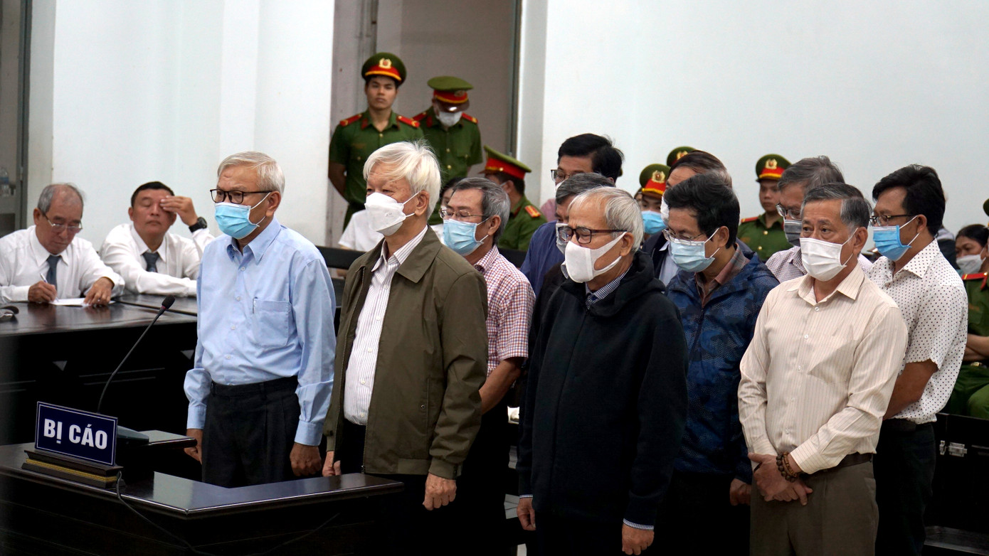 Các bị cáo nghe HĐXX tuyên án. Ảnh L.H Các bị cáo nghe HĐXX tuyên án. Ảnh L.H