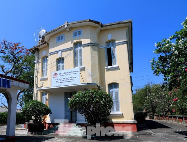 Một biệt thự cổ được Công ty Khánh Hà sử dụng làm văn phòng làm việc. Ảnh L.H Một biệt thự cổ được Công ty Khánh Hà sử dụng làm văn phòng làm việc. Ảnh L.H