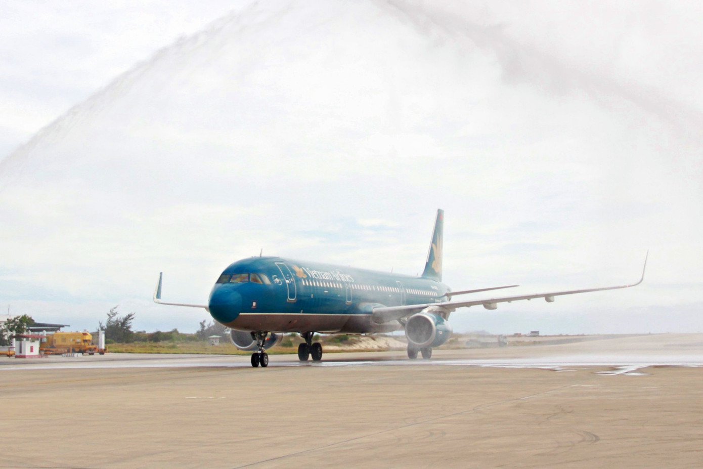 Vòi rồng phun nước chào đón du khách Hàn Quốc đến Nha Trang - Khánh Hoà. Ảnh L.H Vòi rồng phun nước chào đón du khách Hàn Quốc đến Nha Trang - Khánh Hoà. Ảnh L.H