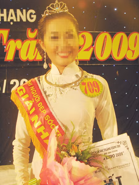 Người đẹp Sóc Trăng tại lễ đăng quang năm 2009