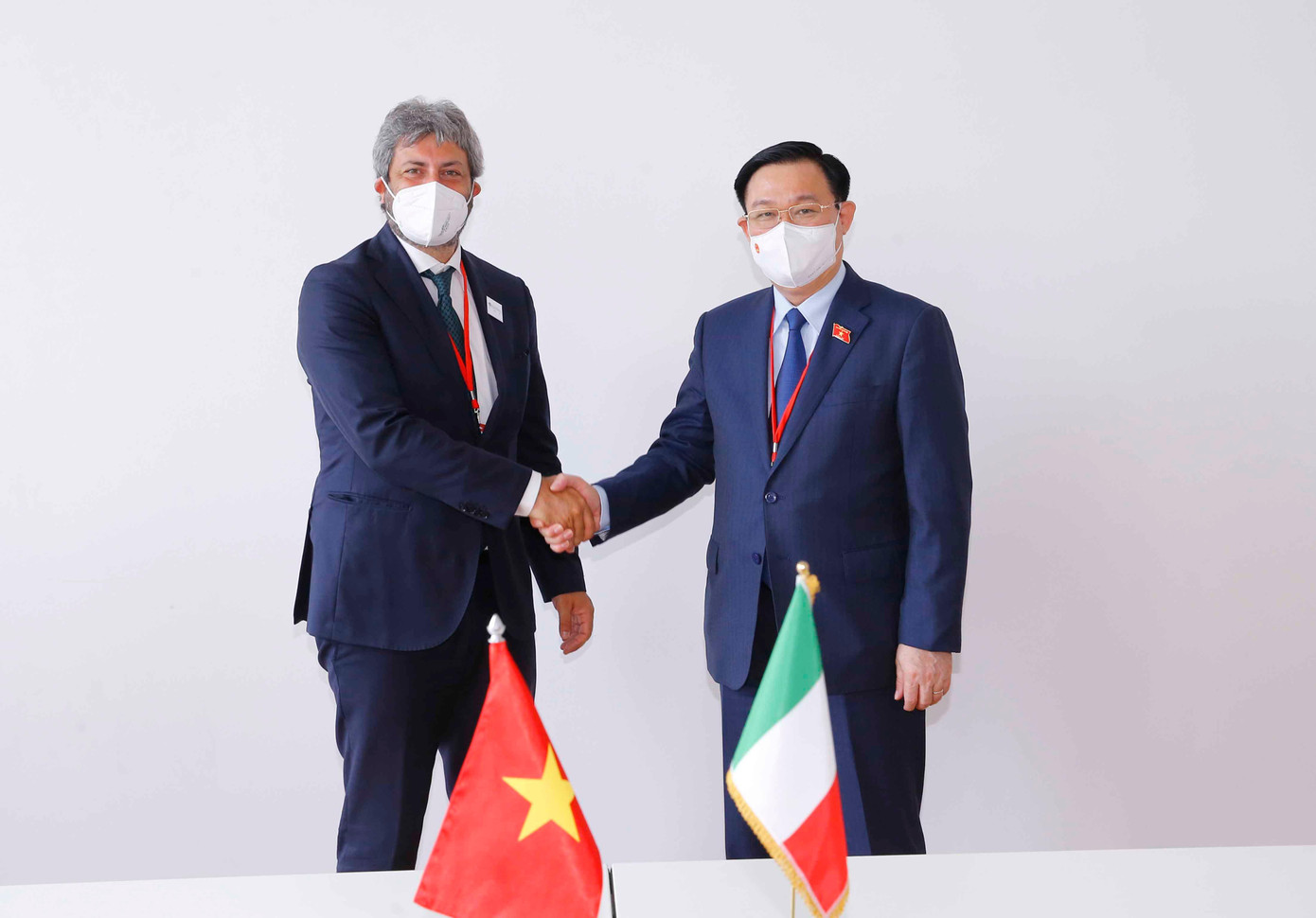 Chủ tịch Quốc hội Vương Đình Huệ và Chủ tịch Hạ viện Italy Roberto Fico