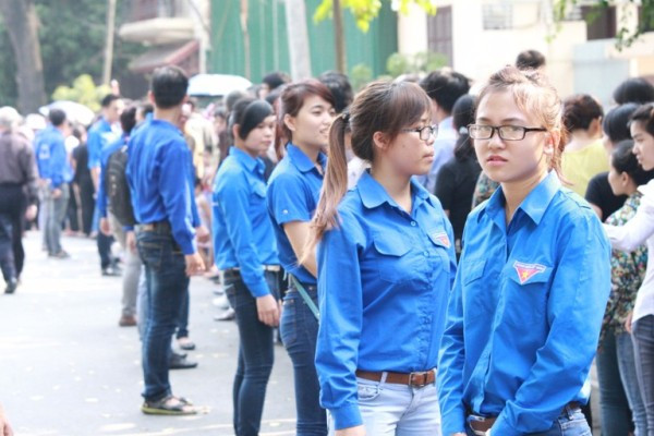 Dàn hàng để làm lối đi cho người dân vào viếng Đại tướng