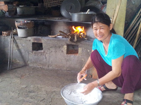 Những bếp đun củi thường gặp tại các gia đình ở huyện đảo Phú Quý . Những bếp đun củi thường gặp tại các gia đình ở huyện đảo Phú Quý