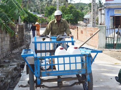 Nước ngọt luôn khan hiếm trên đảo. Nước ngọt luôn khan hiếm trên đảo
