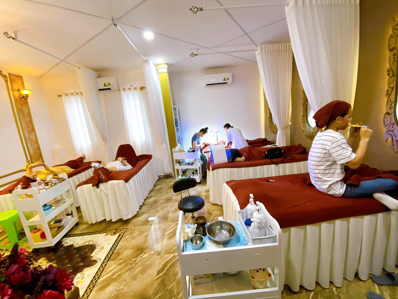 Bên trong thẩm mỹ viện Diep Clinic Bên trong thẩm mỹ viện Diep Clinic