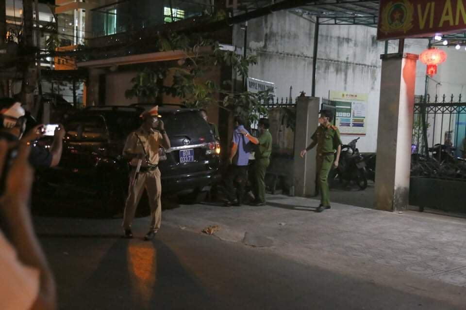 Các bị can được đưa về trụ sở Công an phường Bình Hưng, TP Phan Thiết, tỉnh Bình Thuận. Ảnh: Hùng Hải Các bị can được đưa về trụ sở Công an phường Bình Hưng, TP Phan Thiết, tỉnh Bình Thuận. Ảnh: Hùng Hải