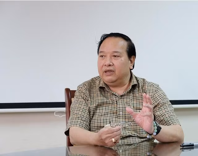 Quá trình điều tra vụ "thổi" giá kit test COVID -19 của Công ty Việt Á, CQĐT - Bộ Công an đã khởi tố ông Nguyễn Minh Tuấn, nguyên Vụ trưởng Vụ trang thiết bị và công trình y tế thuộc Bộ Y tế về tội “Lợi dụng chức vụ quyền hạn trong thi hành công vụ”. Quá trình điều tra vụ "thổi" giá kit test COVID -19 của Công ty Việt Á, CQĐT - Bộ Công an đã khởi tố ông Nguyễn Minh Tuấn, nguyên Vụ trưởng Vụ trang thiết bị và công trình y tế thuộc Bộ Y tế về tội “Lợi dụng chức vụ quyền hạn trong thi hành công vụ”.