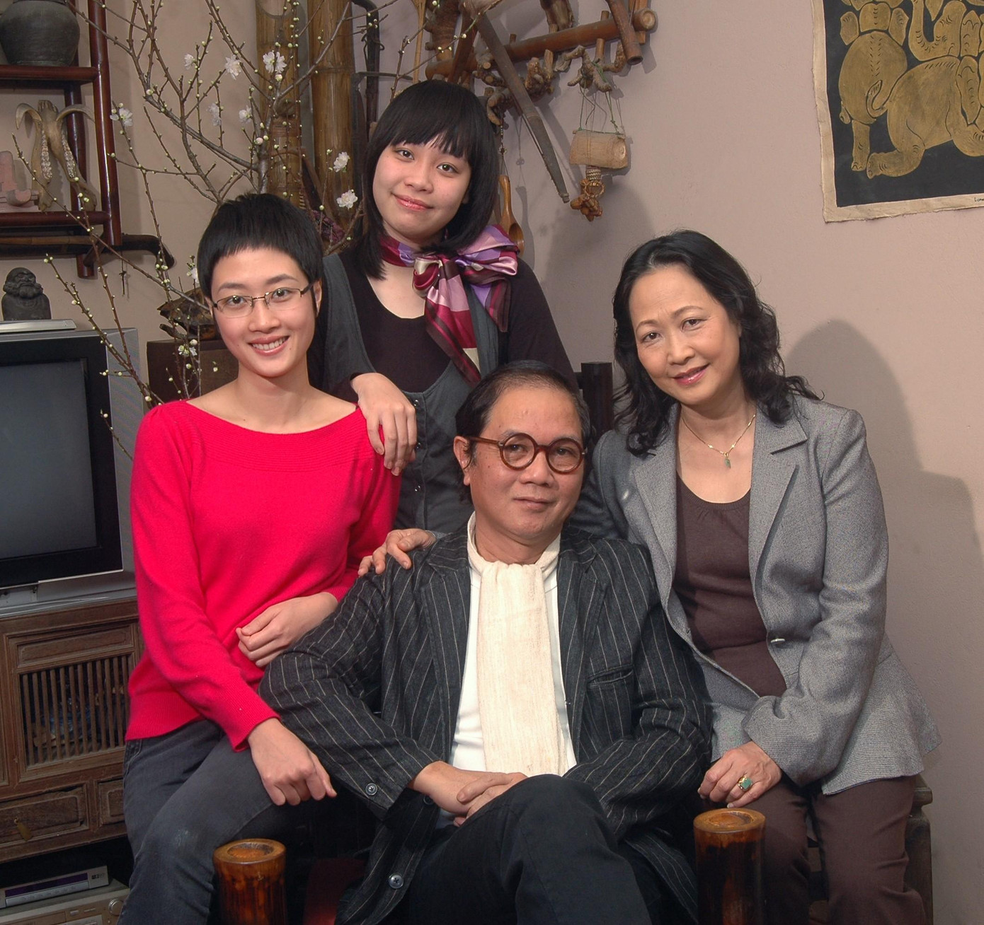 Vợ chồng Như Quỳnh và hai con Vợ chồng Như Quỳnh và hai con