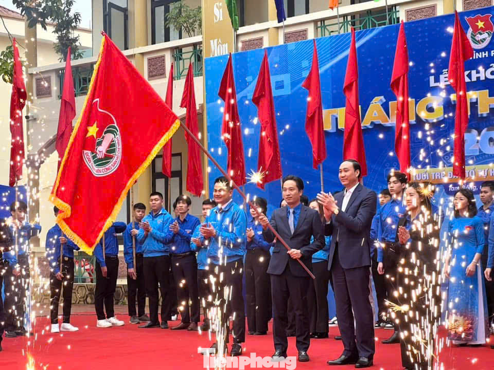 Ông Phùng Khánh Tài phát động Tháng Thanh niên. Ông Phùng Khánh Tài phát động Tháng Thanh niên.