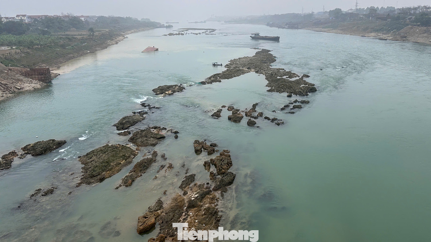 Tại tỉnh Phú Thọ, sông Lô chảy qua địa bàn các huyện: Đoan Hùng, Phù Ninh và TP. Việt Trì. Đây là con sông có mật độ phương tiện đường thủy lưu thông rất lớn. Tại tỉnh Phú Thọ, sông Lô chảy qua địa bàn các huyện: Đoan Hùng, Phù Ninh và TP. Việt Trì. Đây là con sông có mật độ phương tiện đường thủy lưu thông rất lớn.