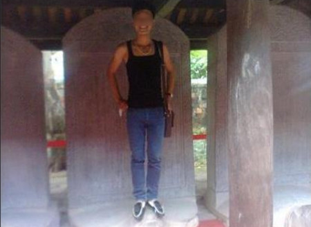 Một hành vi bị cộng đồng mạng chỉ trích vì vô văn hóa 