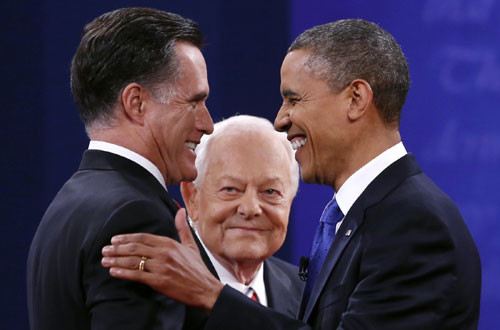 Ông Obama đang phải ứng phó vất vả trước đối thủ Romney. Ảnh: Reuters