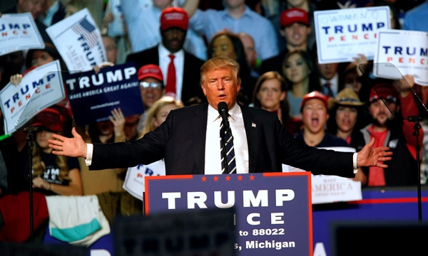 Ông Donald Trump cùng vợ đi bỏ phiếu ảnh 18