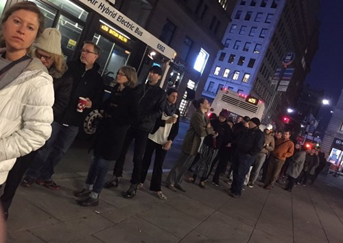 Ông Donald Trump cùng vợ đi bỏ phiếu ảnh 9