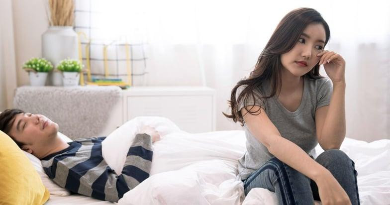 Cô buộc phải đưa ra lựa chọn: Mình cần ở lại trong thời gian anh ấy điều trị chứng nghiện sex hay mình nên rời bỏ anh ấy? (ảnh minh họa).