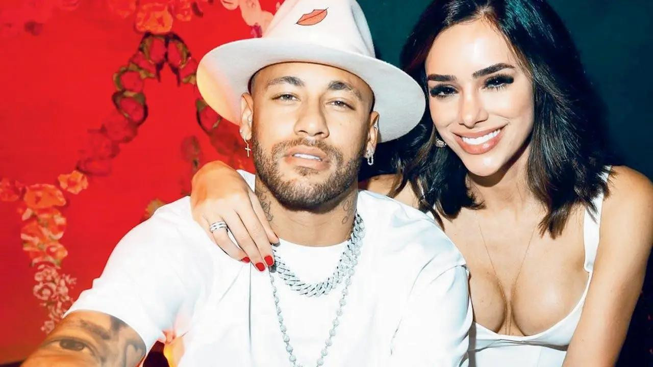 Neymar và Bruna Biancardi công khai hẹn hò đầu năm 2022. Neymar và Bruna Biancardi công khai hẹn hò đầu năm 2022.