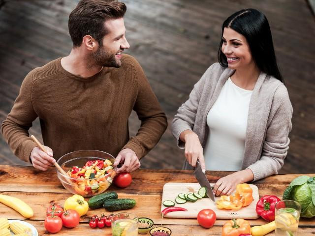 Oxytocin xuất hiện lúc đạt cực khoái đóng vai trò quan trọng giúp các cặp vợ chồng duy trì bữa ăn lành mạnh.