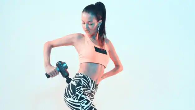 Súng xoa bóp là giải pháp khắc phục tức thời các cơ bị cứng và đau.