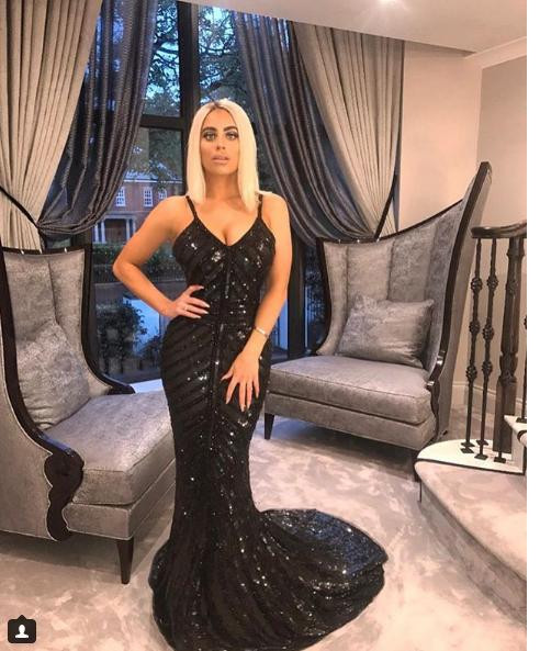 Katie Salmon vóc dáng tròn đầy gợi cảm với áo tắm 2 mảnh ảnh 9