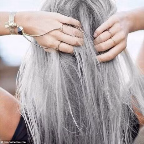 Nhìn vị trí tóc bạc sớm đoán nhiều bệnh nan y ảnh 3
