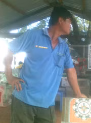 Gã không muốn ai đó hỏi về thời "hoàng kim" của mình. Gã không muốn ai đó hỏi về thời