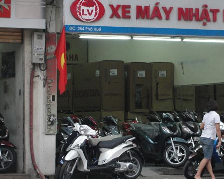 Spacy hiện rất khan hiếm trên thị trường. Ngay các cửa hàng chuyên kinh doanh xe Nhật, xe nhập khẩu cũng không có sẵn. Muốn mua, người tiêu dùng phải đặt tiền và chờ đợi. Ảnh minh họa: Xuân Ngọc