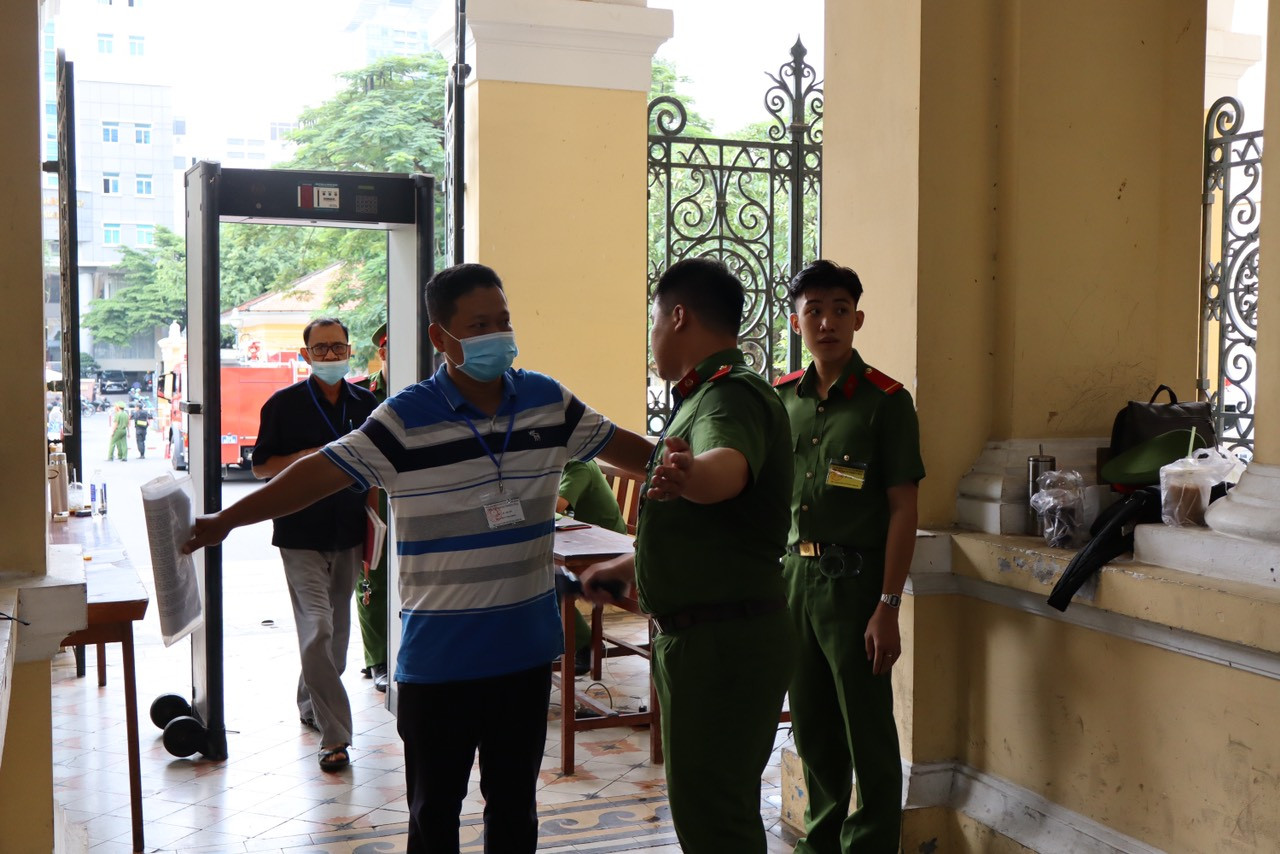 An ninh tiếp tục thắt chặt trong tuần lễ thứ 3 của phiên tòa. Ảnh: Tân Châu. An ninh tiếp tục thắt chặt trong tuần lễ thứ 3 của phiên tòa. Ảnh: Tân Châu.