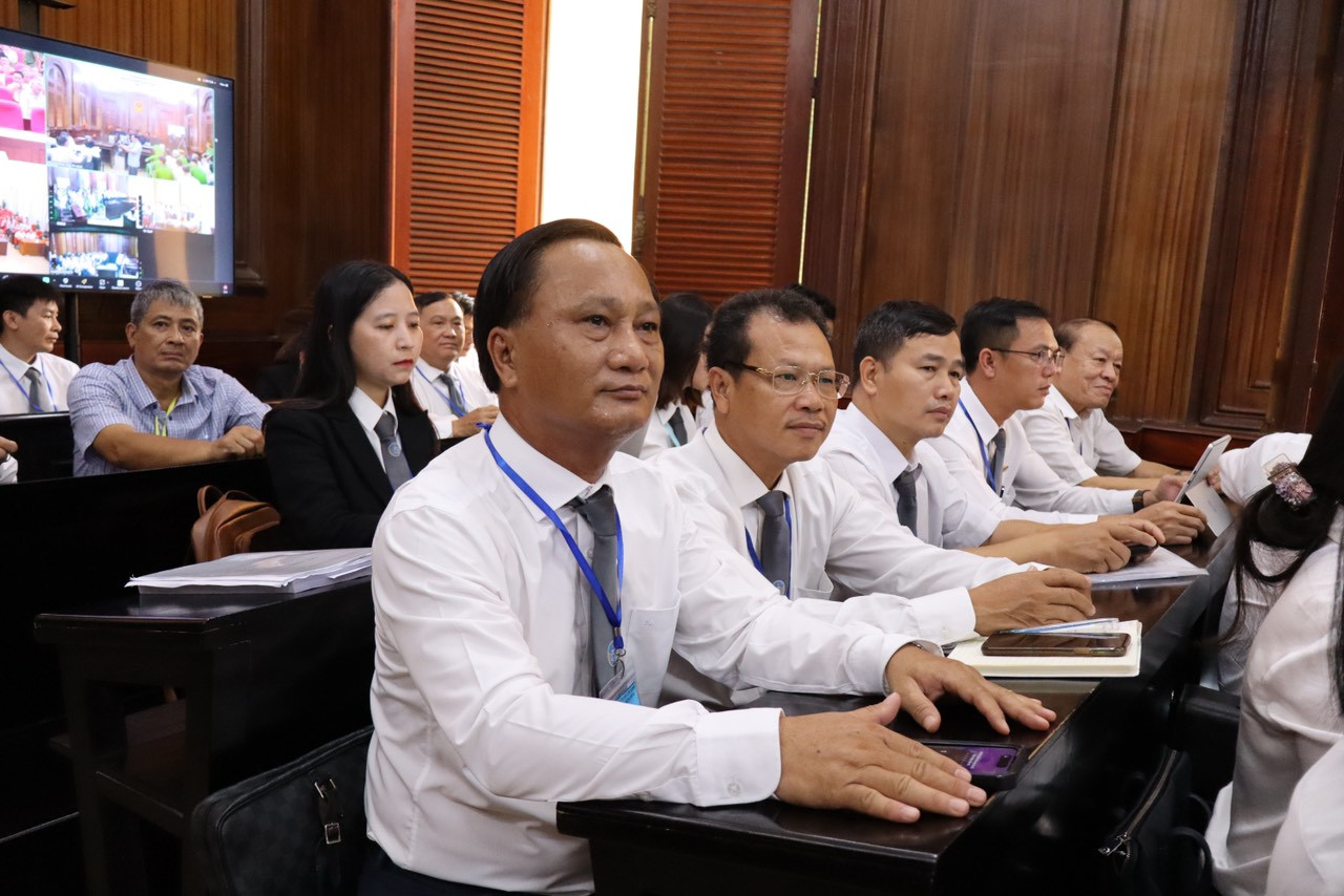 Các luật sư tại phiên tòa sáng nay. Ảnh: Tân Châu Các luật sư tại phiên tòa sáng nay. Ảnh: Tân Châu