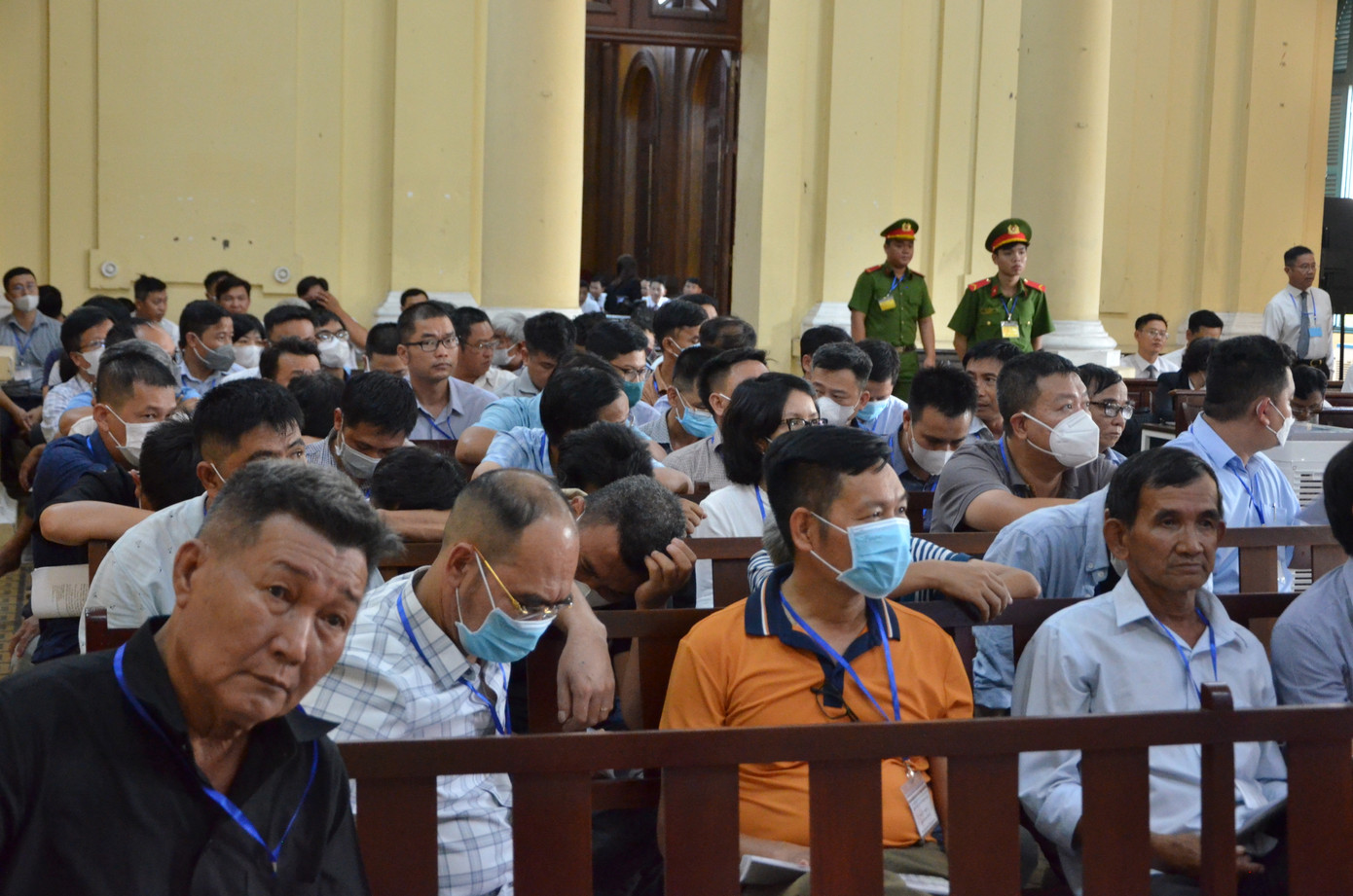 Các bị cáo đang được tại ngoại hầu tòa tại phiên tòa. Ảnh: Tân Châu.