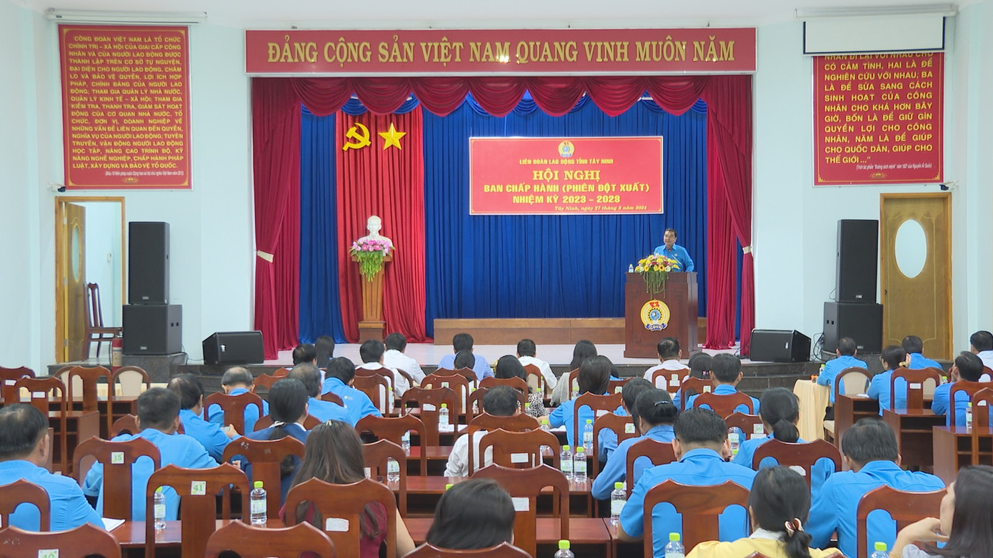 Hội nghị đột xuất đã bầu ông Trịnh Văn Phước giữ chức Chủ tịch LĐLĐ tỉnh Tây Ninh. Ảnh: TTV11. Hội nghị đột xuất đã bầu ông Trịnh Văn Phước giữ chức Chủ tịch LĐLĐ tỉnh Tây Ninh. Ảnh: TTV11.