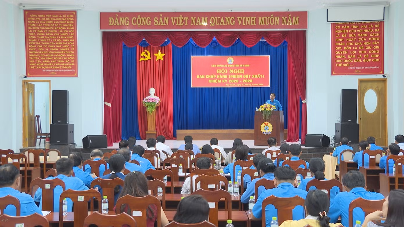Hội nghị đột xuất đã bầu ông Trịnh Văn Phước giữ chức Chủ tịch LĐLĐ tỉnh Tây Ninh. Ảnh: TTV11.