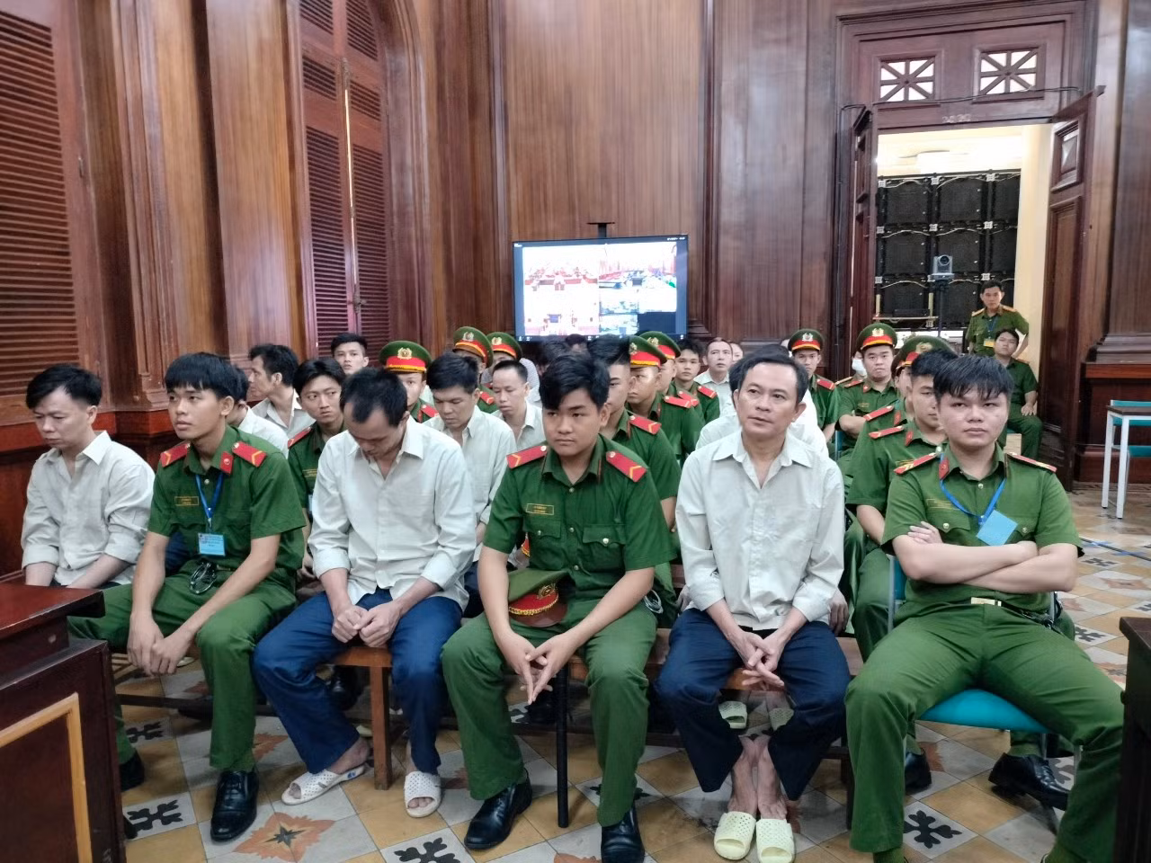 Các bị cáo tại phiên tòa.