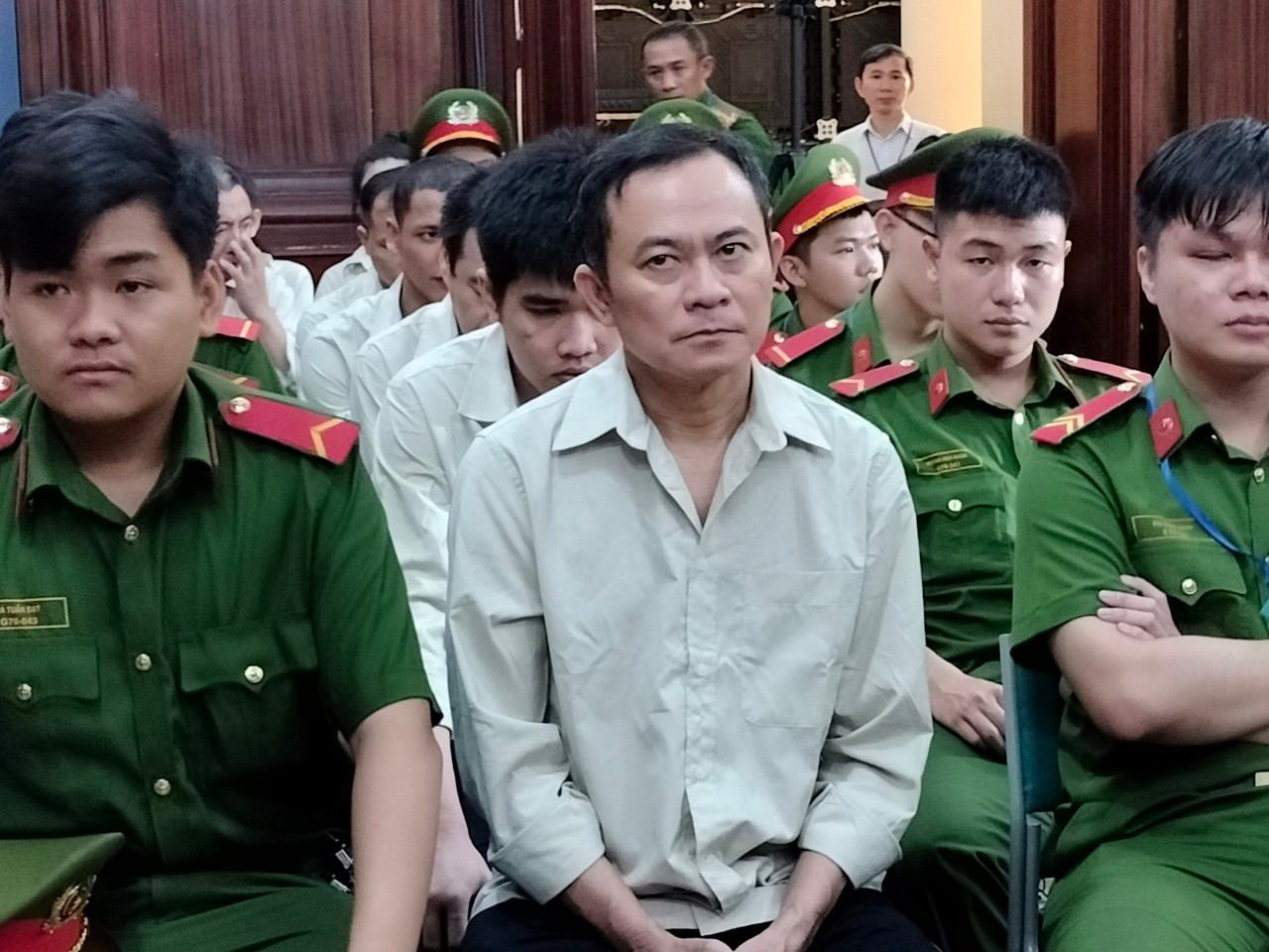 Chủ 5 Trung tâm đăng kiểm ở miền Tây - bị cáo Trần Lập Nghĩa tại phiên tòa. Chủ 5 Trung tâm đăng kiểm ở miền Tây - bị cáo Trần Lập Nghĩa tại phiên tòa.