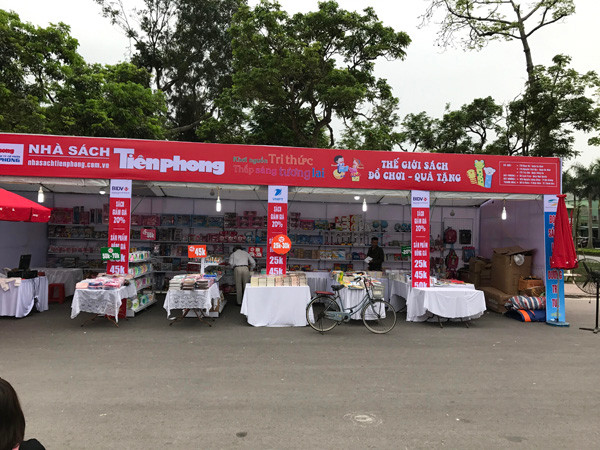 Nhà sách Tiền Phong giảm giá mạnh trong “Ngày sách Việt Nam” tại Nam Định ảnh 1