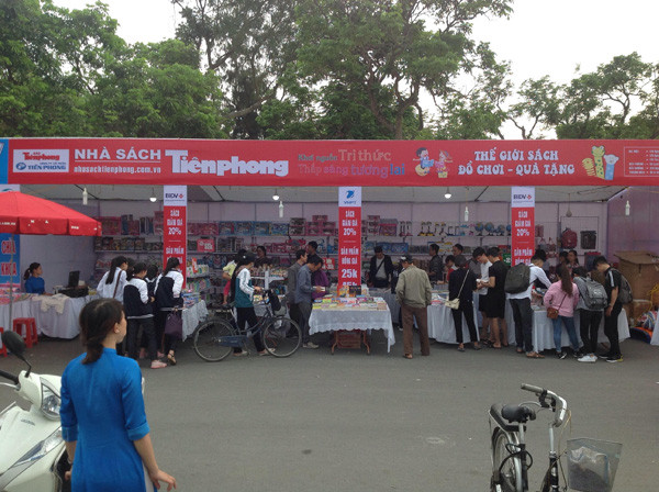 Nhà sách Tiền Phong giảm giá mạnh trong “Ngày sách Việt Nam” tại Nam Định ảnh 2