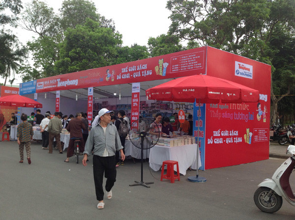 Nhà sách Tiền Phong giảm giá mạnh trong “Ngày sách Việt Nam” tại Nam Định ảnh 4