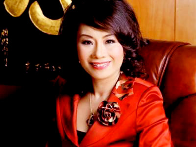 Bác sĩ Trương Thị Tuyết Nga - Chủ tịch Hội đồng quản trị (HĐQT) kiêm Tổng Giám đốc Cty TNHH Đào tạo quốc tế Vũ Anh (Cty Vũ Anh), người đạt danh hiệu Quý bà thành đạt trong cuộc thi Hoa hậu quý bà năm 2009