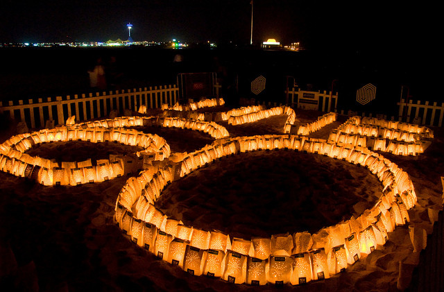 Nến thắp tại sân bay quốc tế tại Washington, Mỹ, hưởng ứng giờ Trái đất 2012